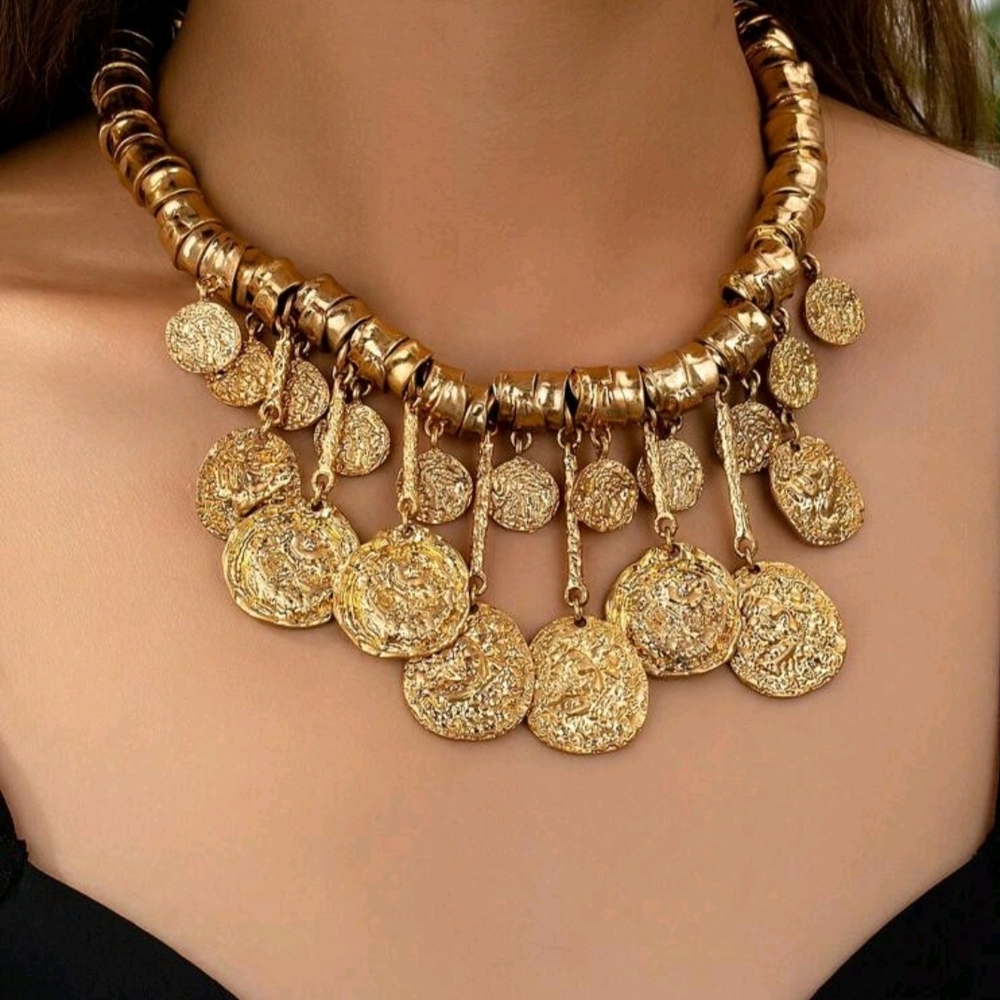 🪙Gold Coin Statement Necklace